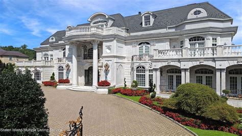 Staten Island mansion formerly owned by Paul Castellano back 